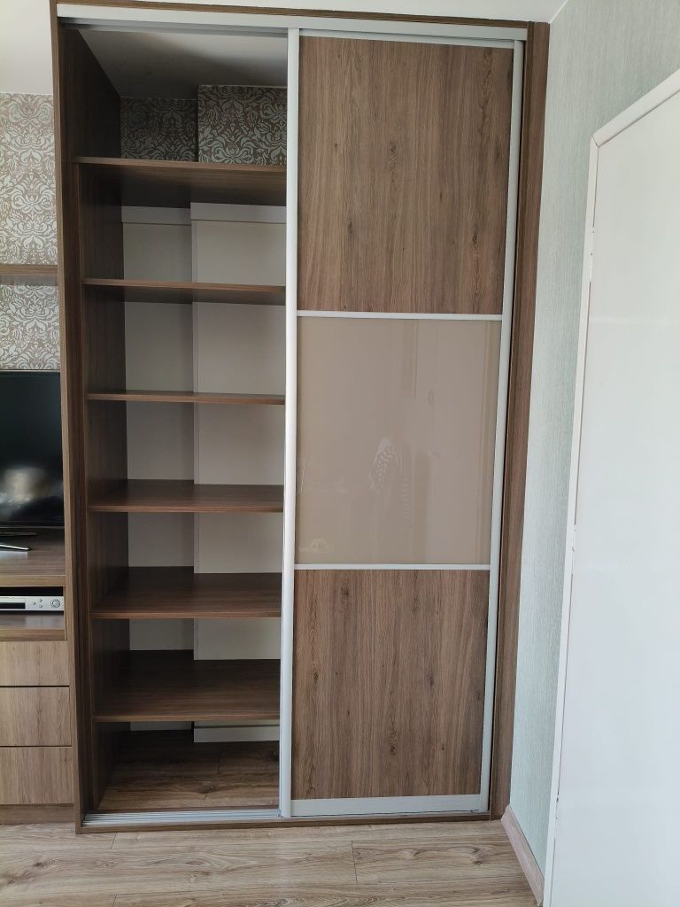 Zestaw mebli dwie szafy i komoda