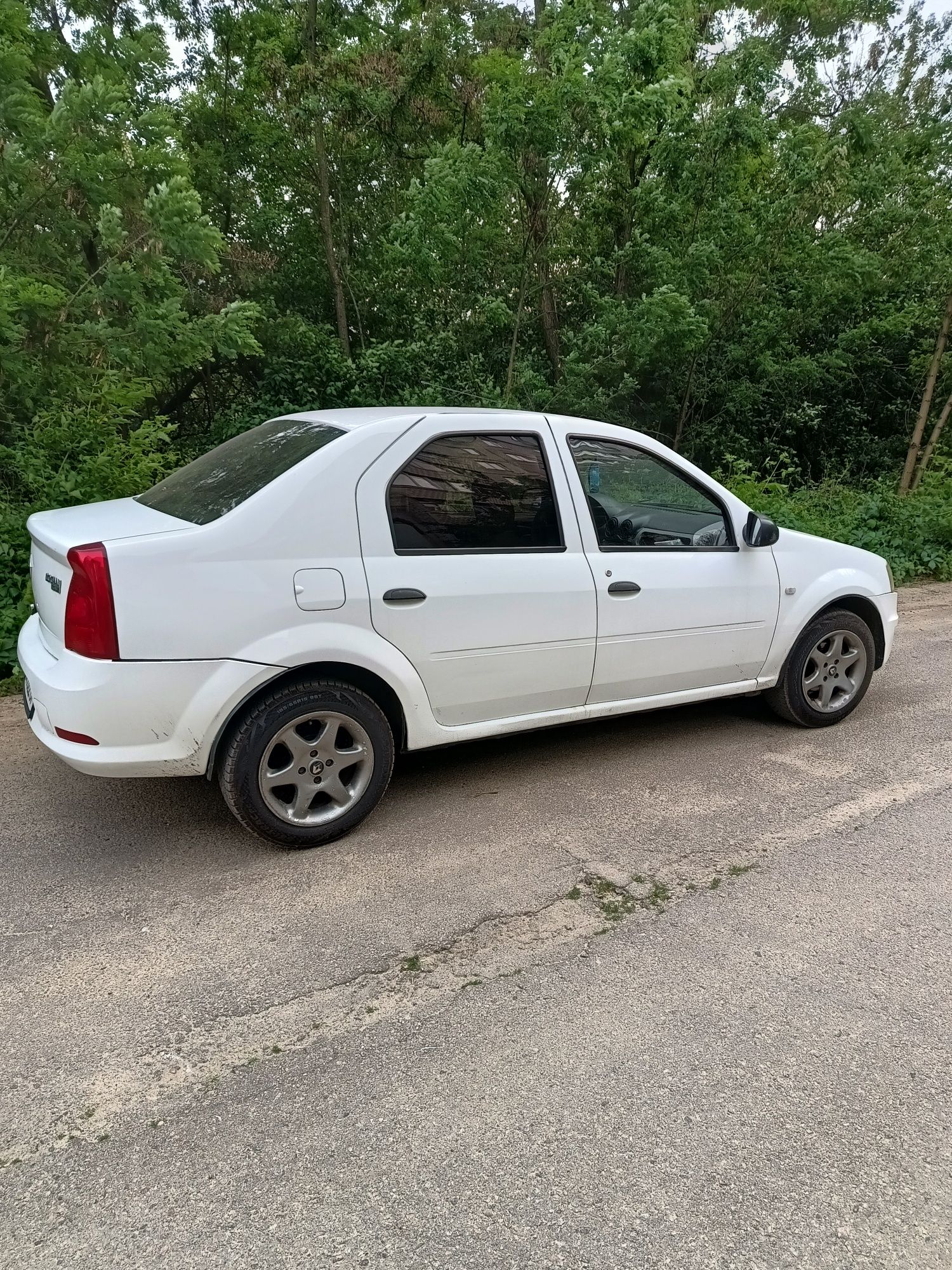 Продам RENAULT LOGAN 2011г. 1.4.б,газ