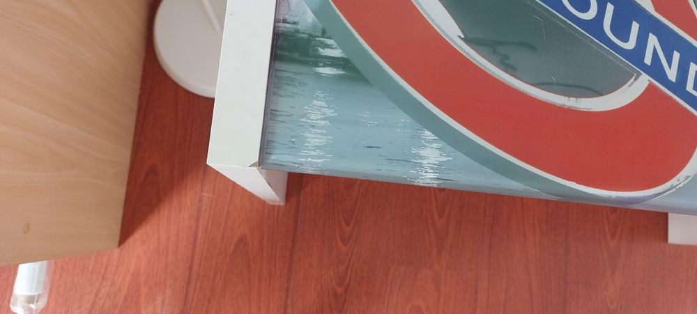 Secretária com tampo de vidro