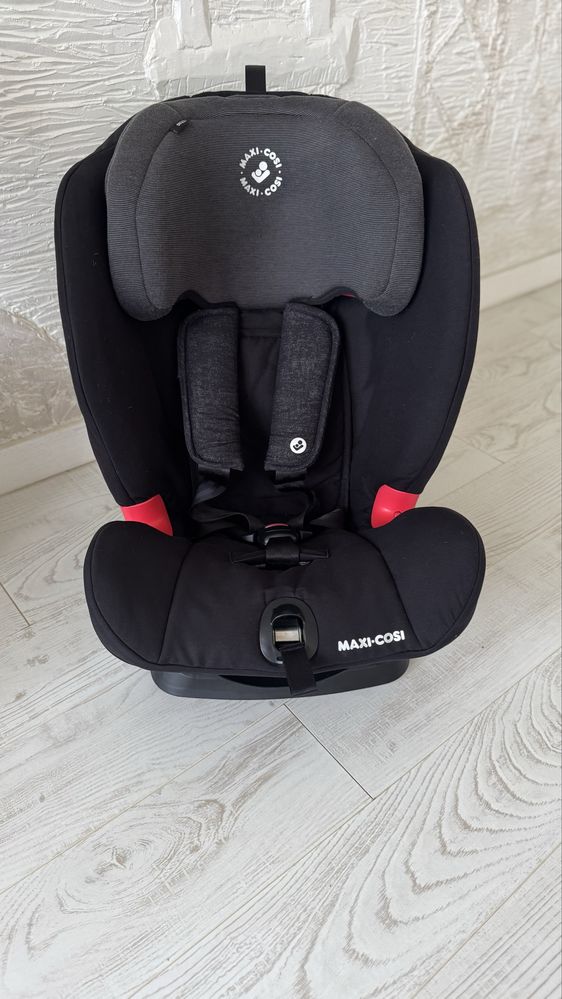 Дитяче автокрісло maxi-cosi з isofix 9-36 максі-косі з ісофіксом