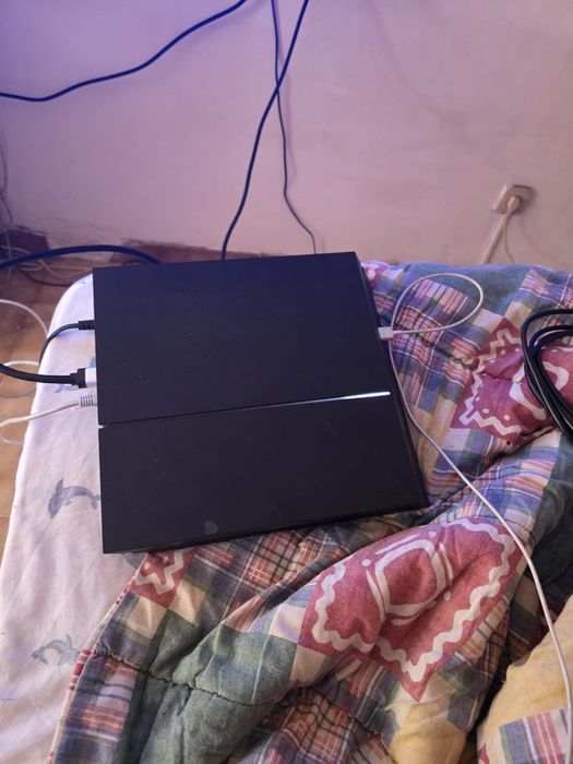 Playstation 4 1TB como nova