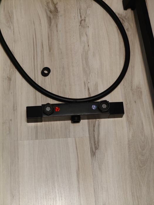 Kolumna prysznicowa, czarna, bateria termostatyczna