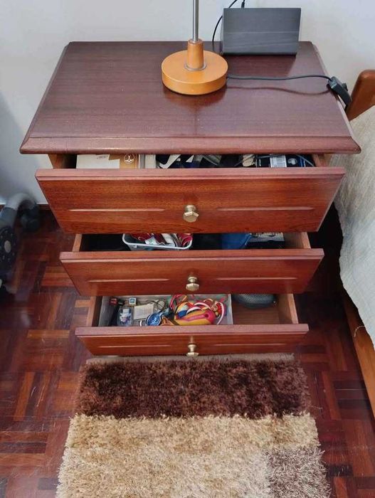 Vende-se Quarto Completo