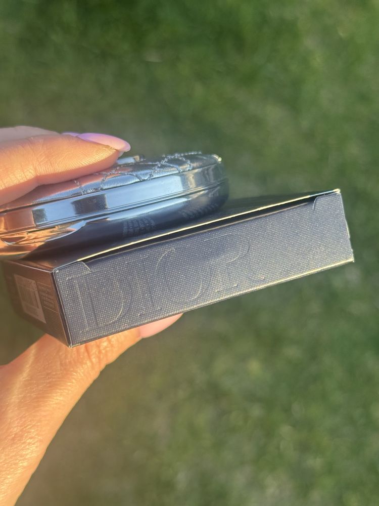 Хайлайтер сяючий Dior Forever 06