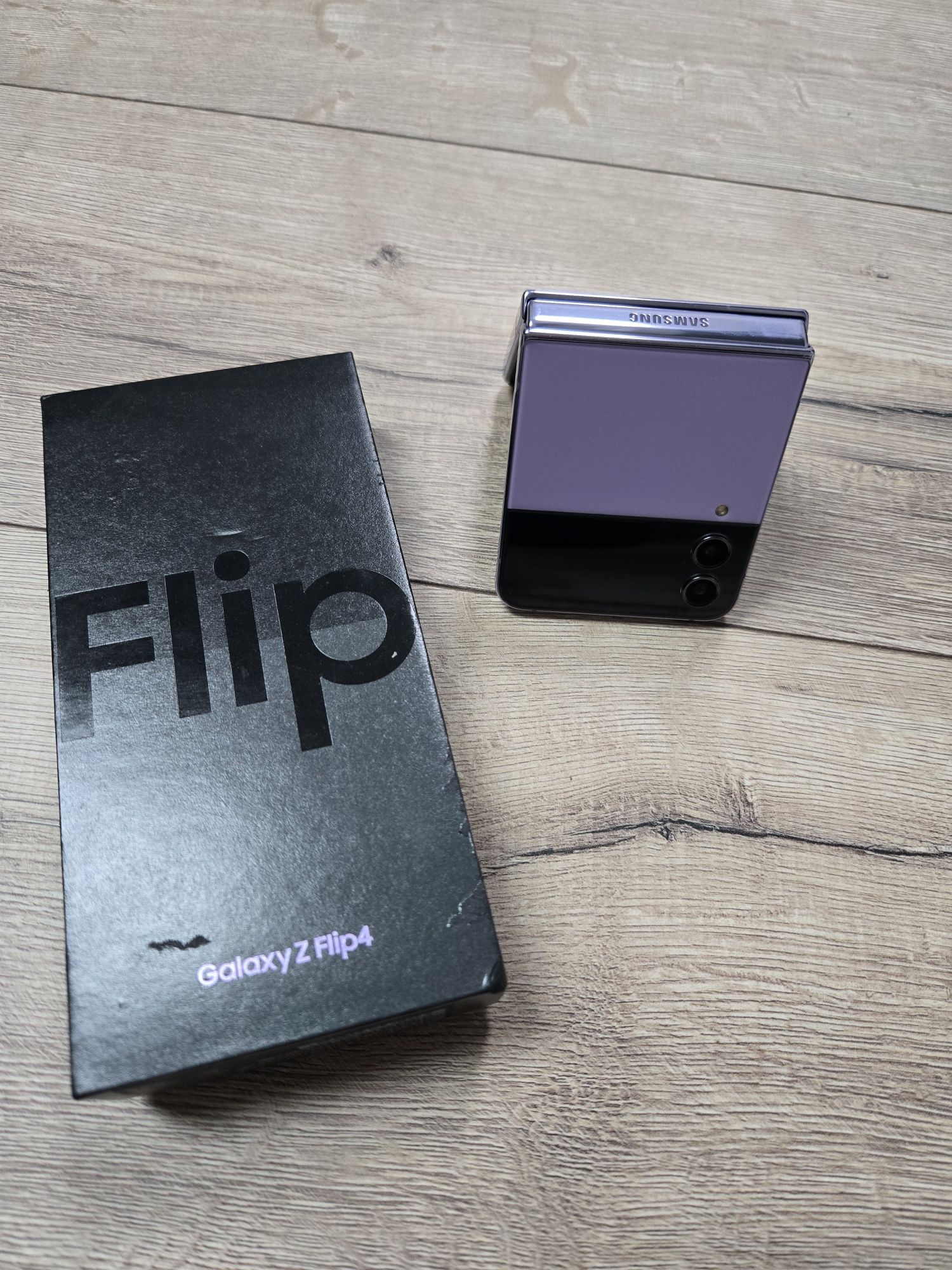 Samsung Galaxy Z Flip4