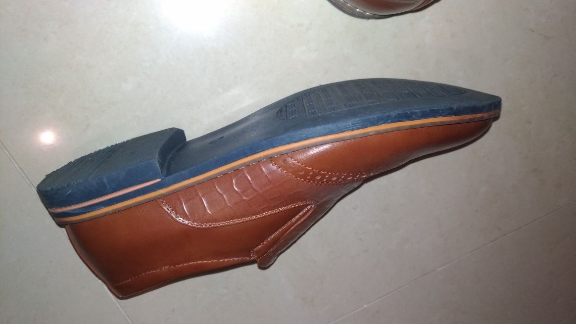 Vendo sapatos homem Tanto. 39 como novos,