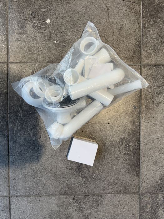 Zlew jednokomorowy z otworem na baterie stalowy grafit 45x46 46x45