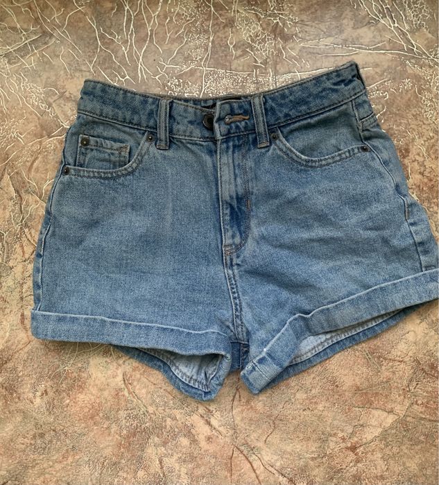 Джинсові шорти Bershka з завишеною талією