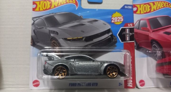 Mustang / maserati , hot wheels