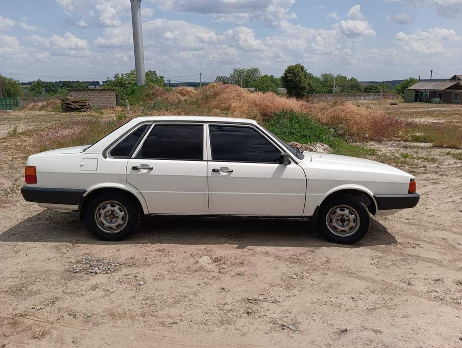 Продам Ауді 80, б2, бензин 1,8
1984 року