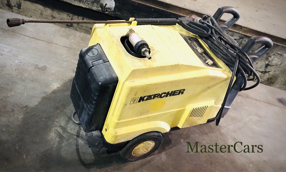 Професійна автомийка від Karcher