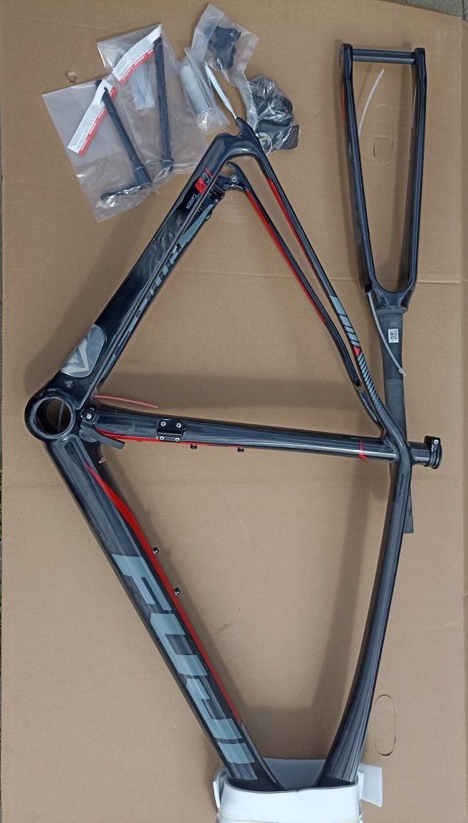 Nowa Rama Fuji Karbon Gran Fondo 2,.3 Frame set + widelec stery Cube