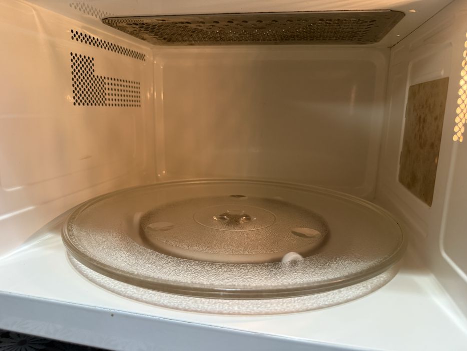 Мікрохвильова піч Candy