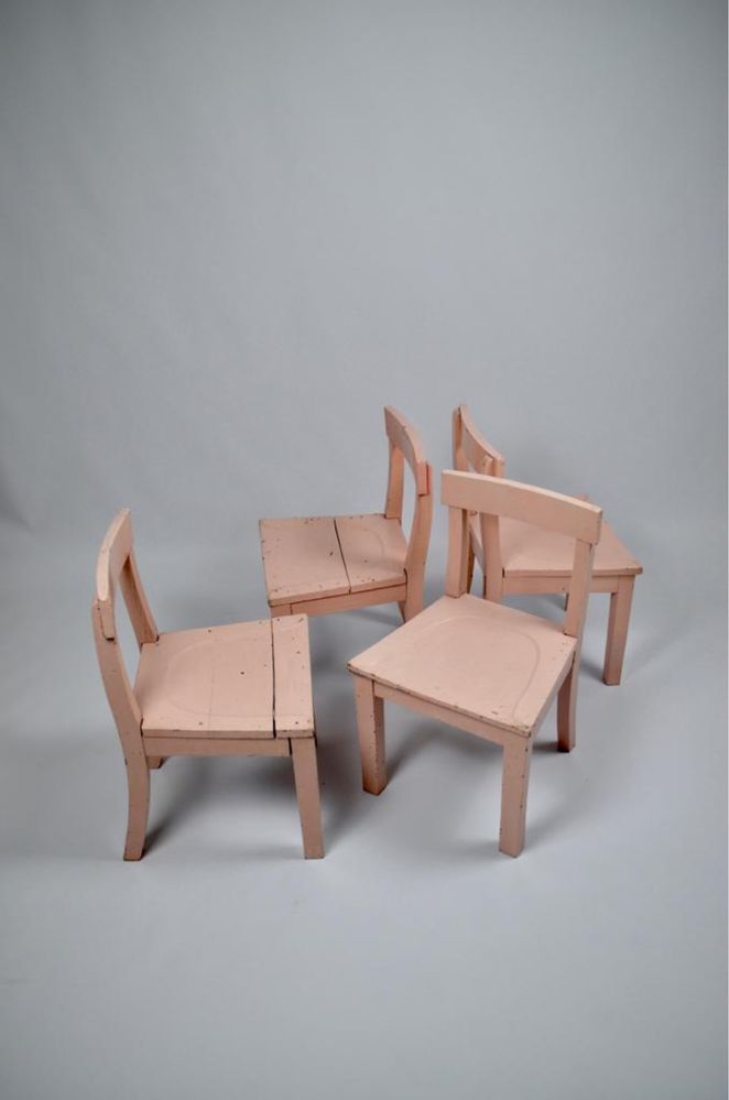 Cadeiras antigas de escola