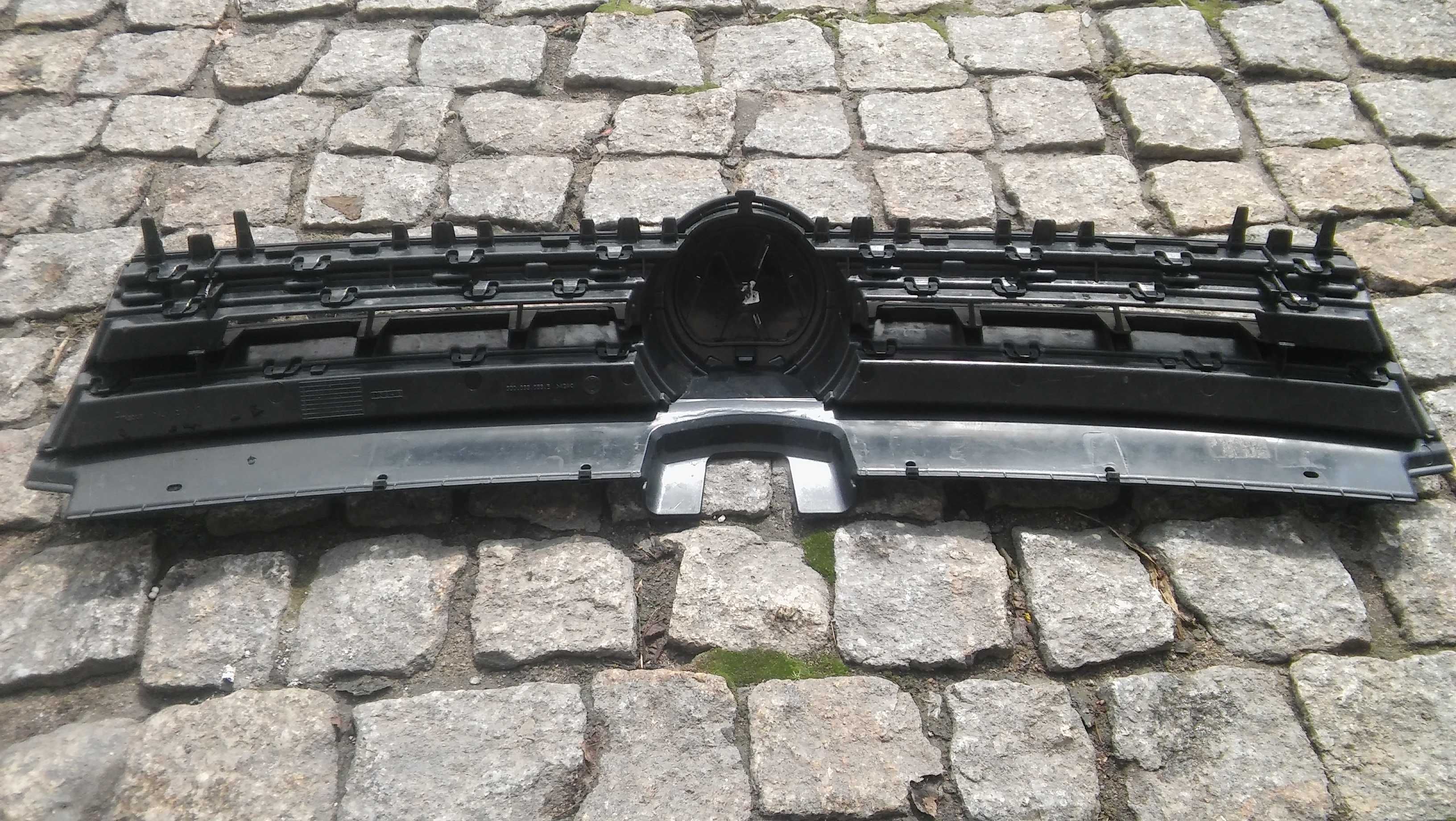 VW Golf 7,VII,5G0,od 13-16 r,atrapa przód z VW,grill,gril,oryginał