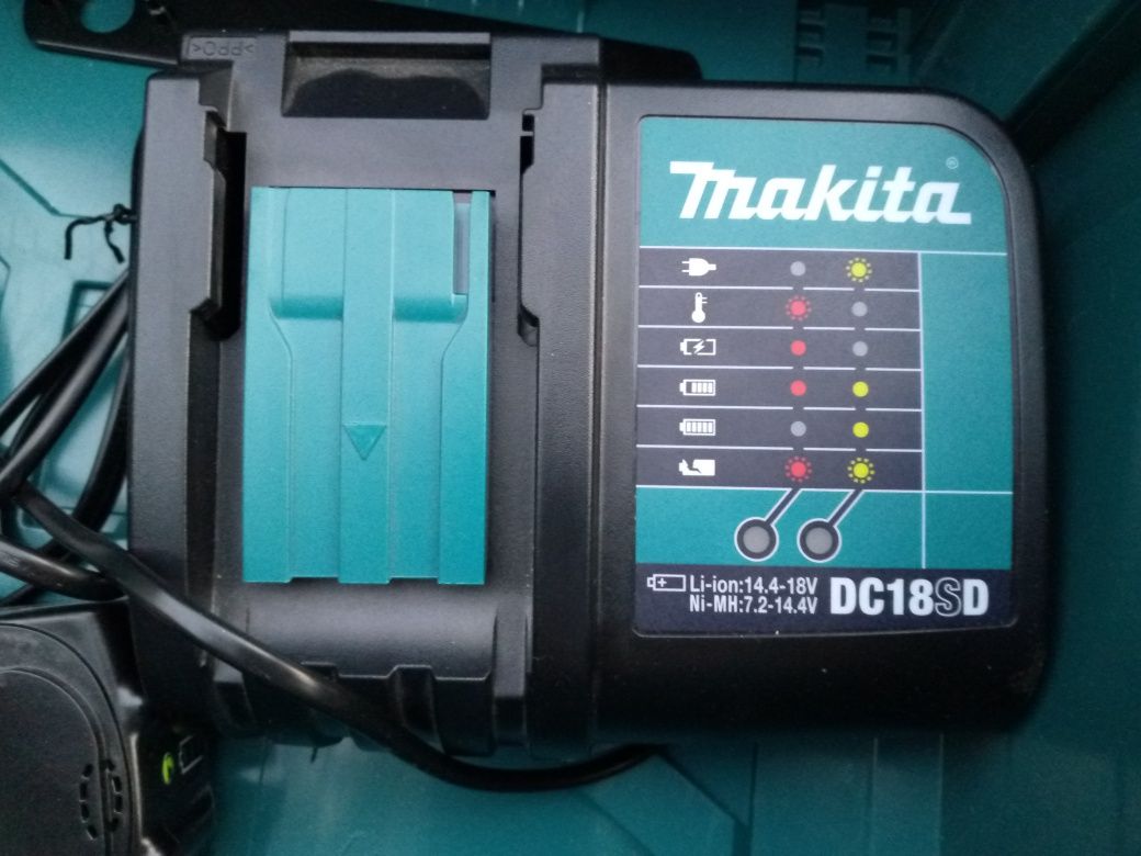 Аккумуляторная болгарка Makita, 125, оригинал + зарядное + кейс