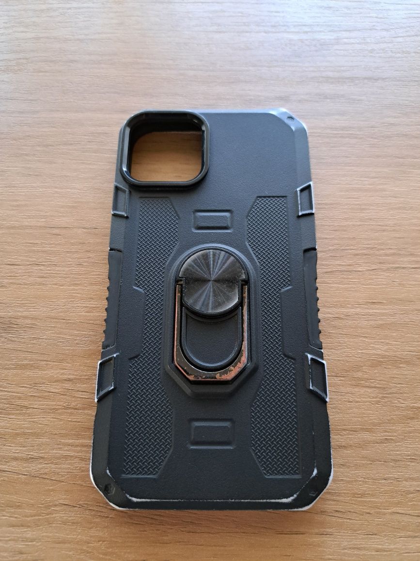 Ofereço 2 capas de Iphone 11 + cabo