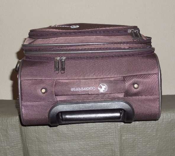 Чемодан коричневый Golden Horse,4колеса, размер корпуса 50Х35Х24/29см.