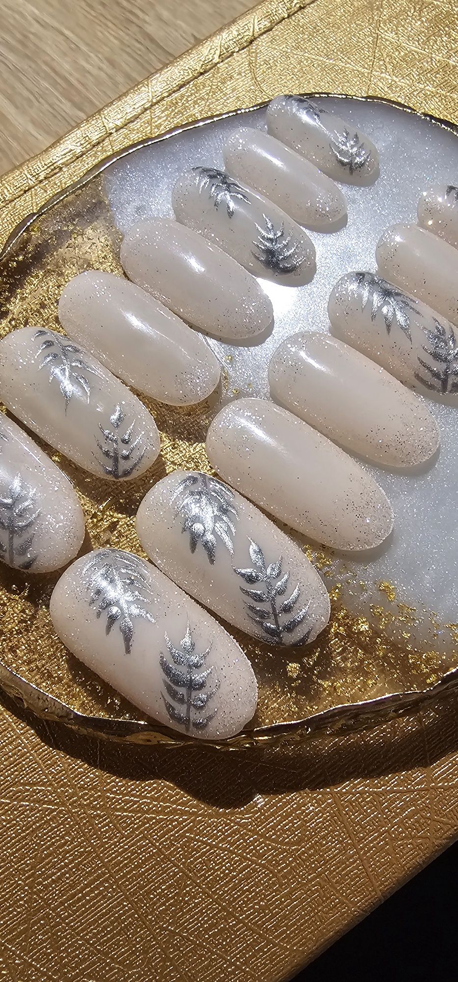 Tipsy / press on nails