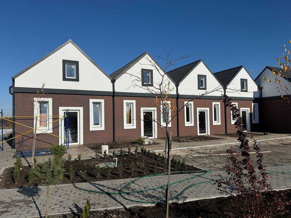 Таунхауси по суперціні. 2-га черга на етапі будівництва