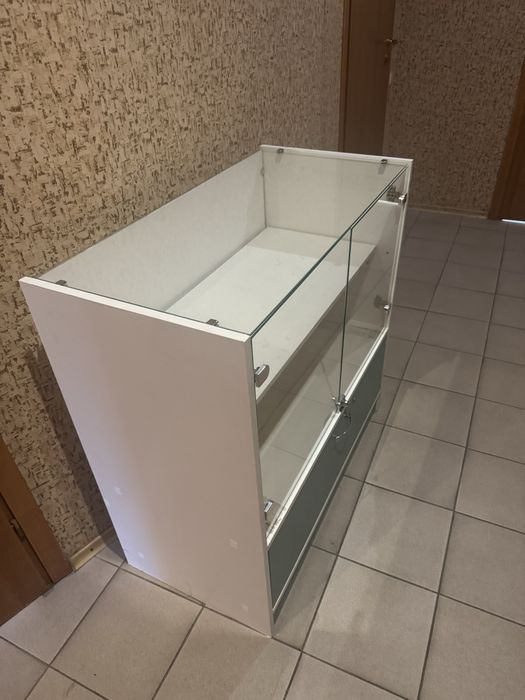 Стекляная тумбочка