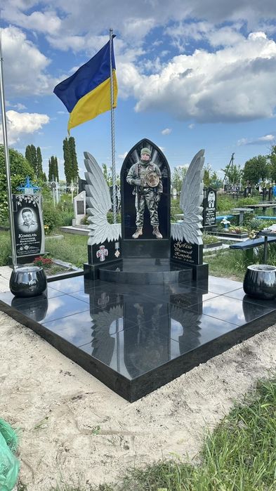 Пам'ятники з граніту, надгробні плити, виготовлення під замовлення