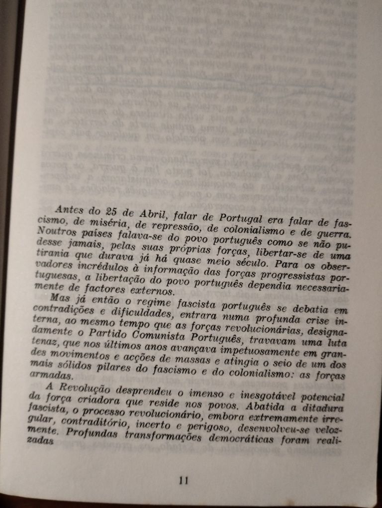 Livro A Revolução Portuguesa - Álvaro Cunhal