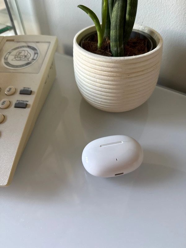 Fones bluetooth em branco