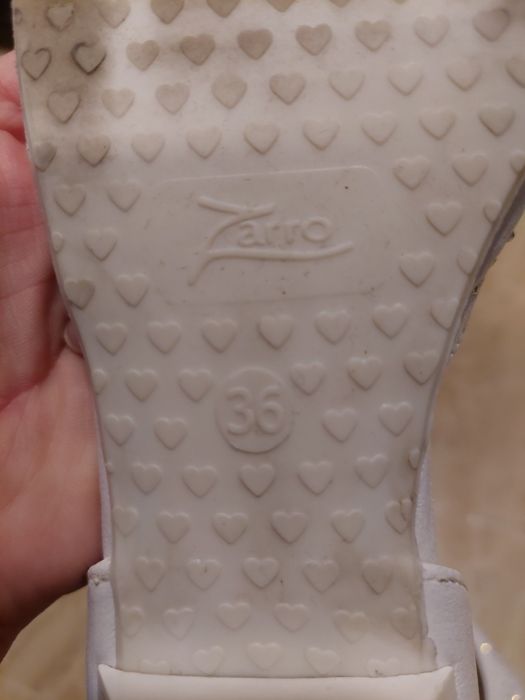 Buty białe r. 36,  komunijne + podkolanówki