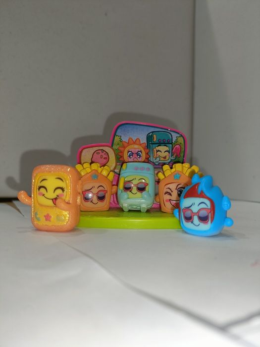 Figurki MojiPops jedzenie  (jedna figurka frytek bez twarzy)