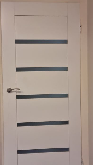 Drzwi białe 80 z szybkami