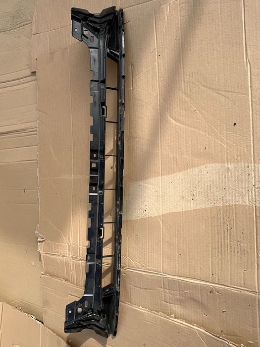 Audi A5 B9 Решетка центральная в низ бампера 8W6807683D Оригинал