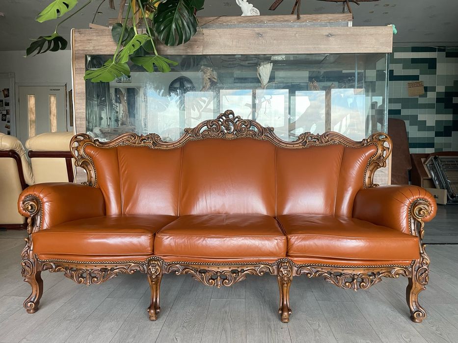 Шкіряний (кожаный) диван барокко (Італія).Стан ідеальний .