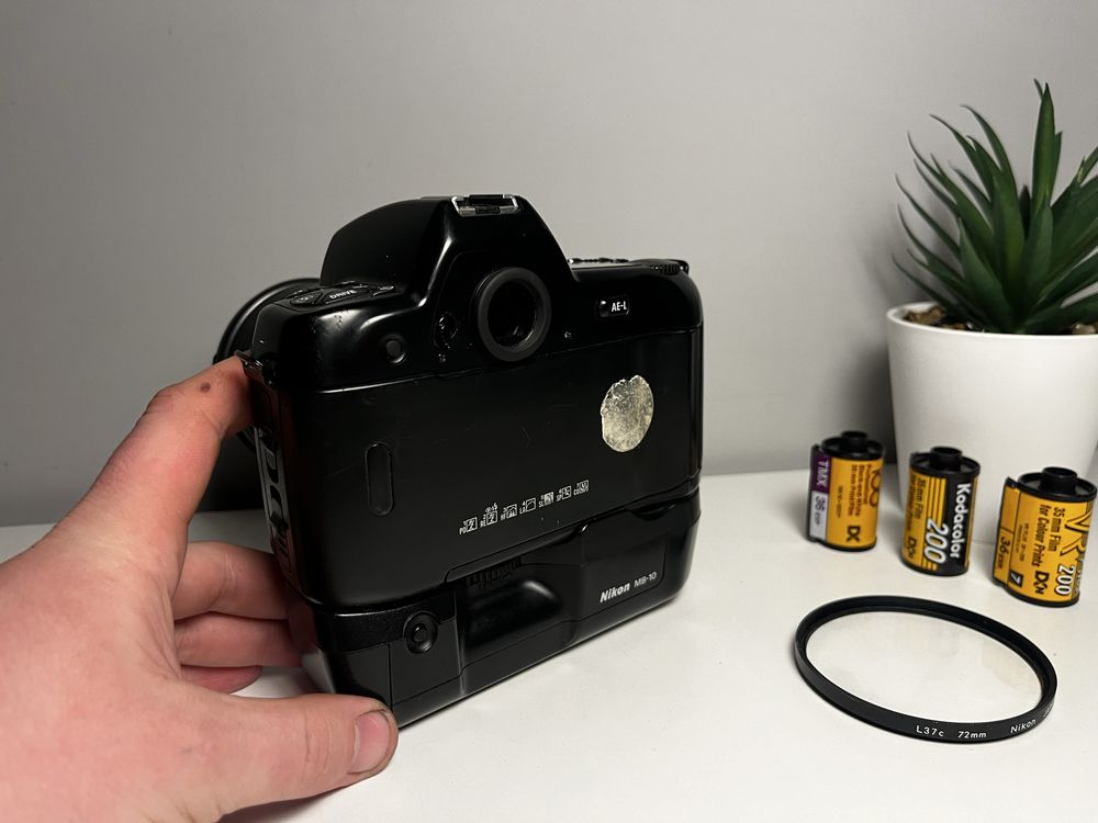 Nikon F90X 28-200mm f3,8-5,6 - aparat analogowy, zadbany, z kolekcji