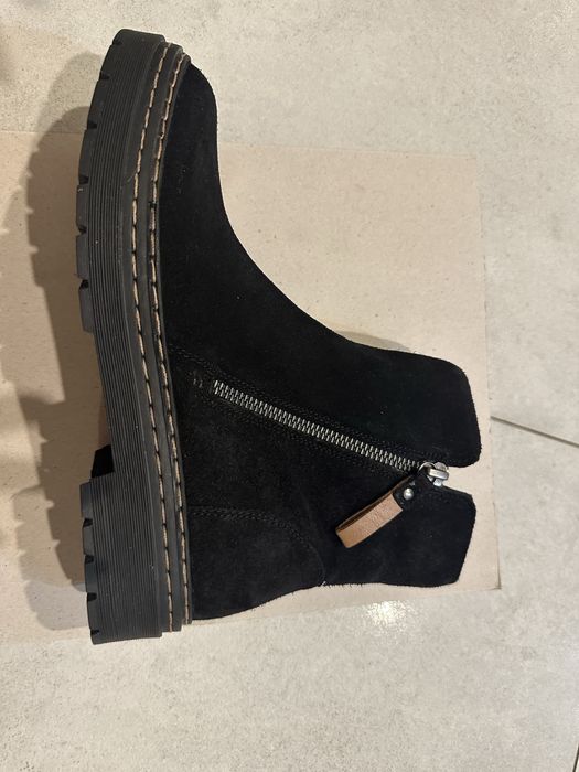 Sprzedam nowe skórzane buty marki Lasocki , rozmiar 39.