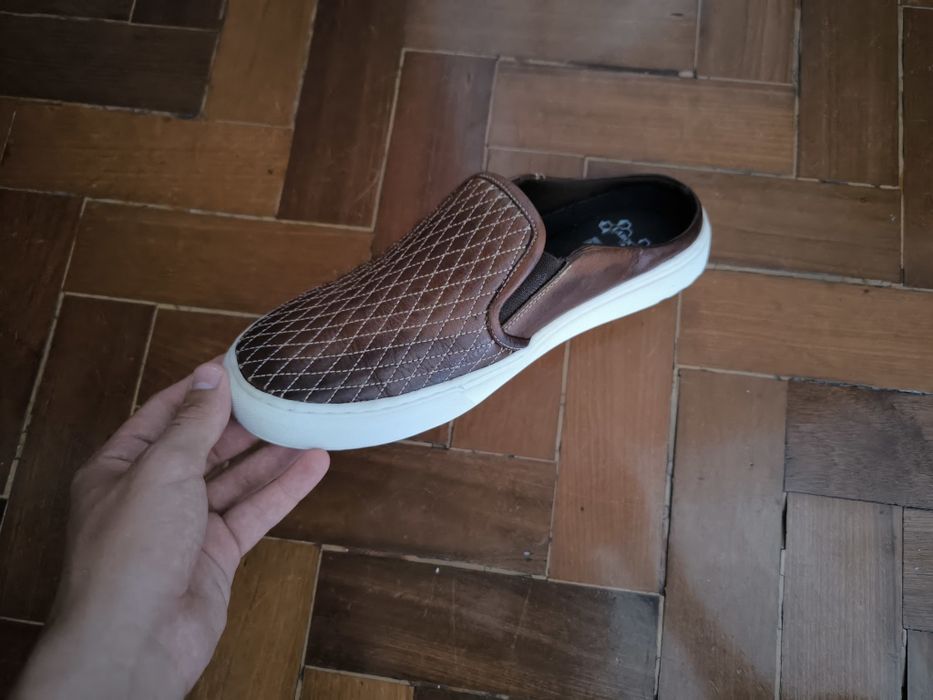 Tênis em pele boa qualidade