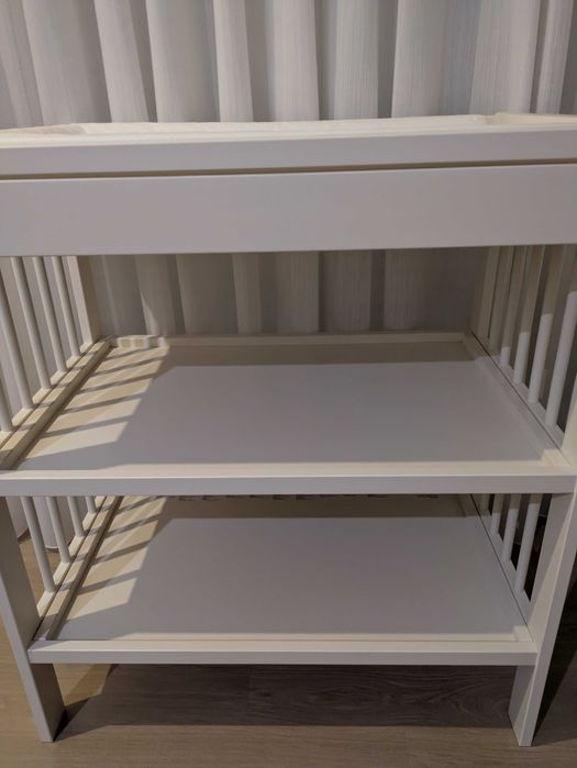 GULLIVER (Trocador IKEA) + VADRA (Muda-fraldas IKEA)