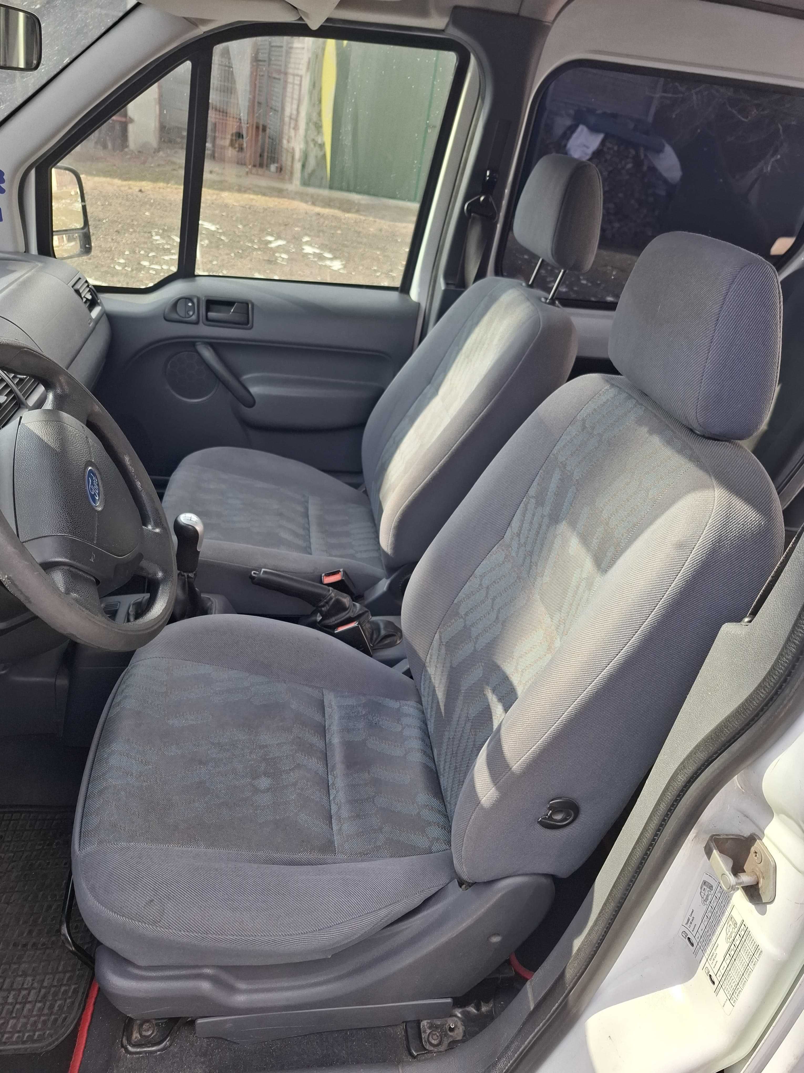 Ford Tourneo Connect przystosowany do przewozu osoby niepełnosprawnej