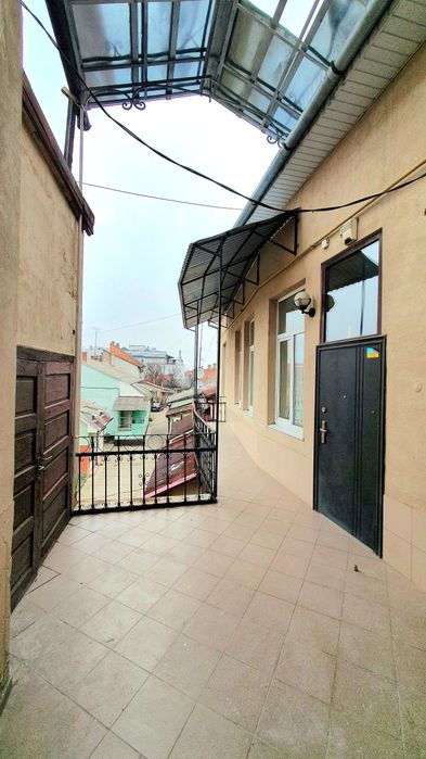 ПРОДАЖ КОМЕРЦІЙНОГО ПРИМІЩЕННЯ в центрі м Мукачево пл Кирила і Мефодія