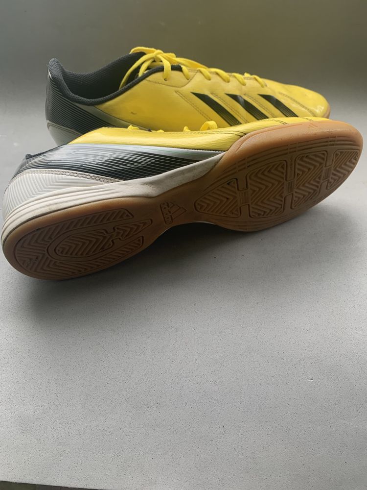 Футзалки Adidas F10(стан відмінний, оригінал)