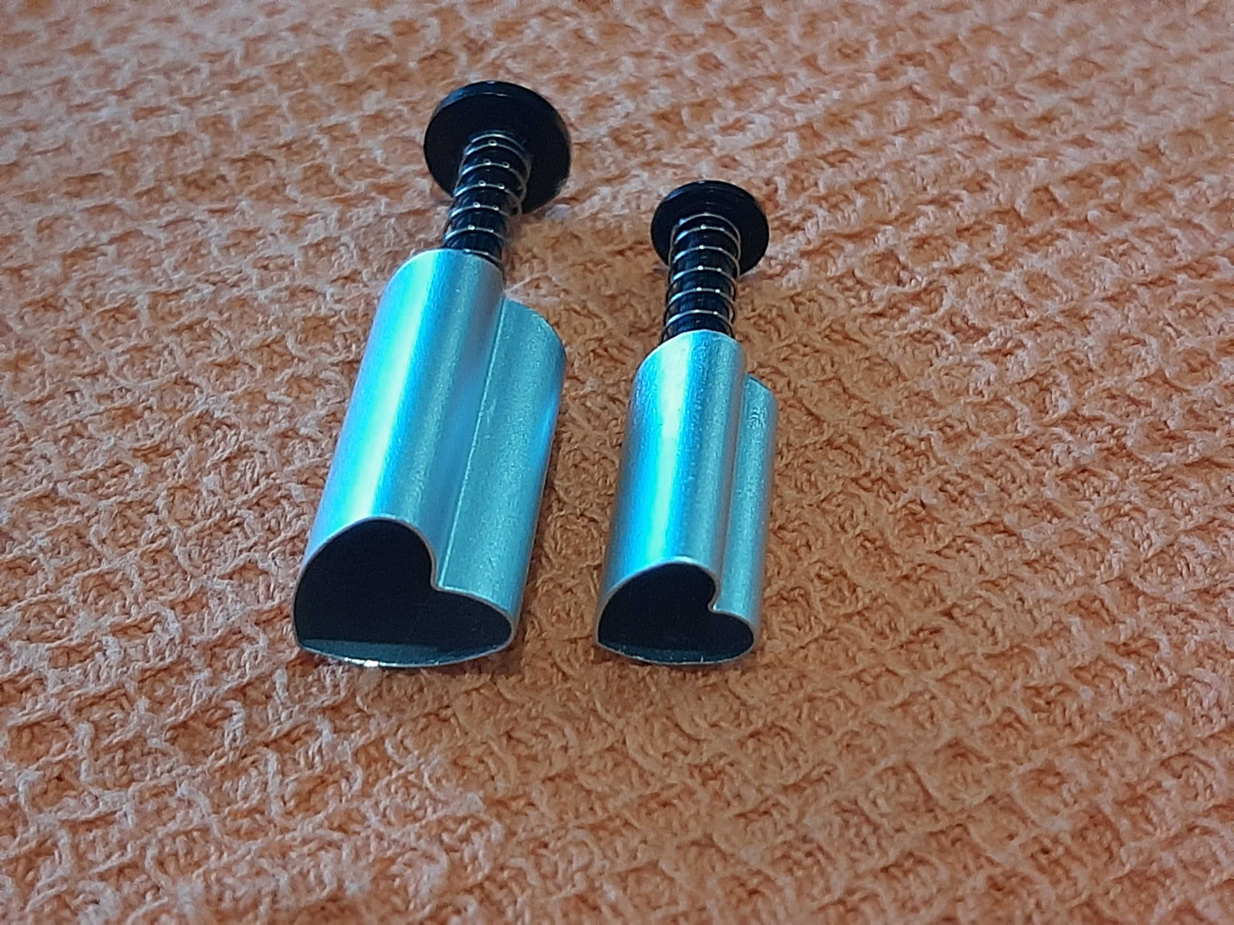 2 Mini Cortadores Coração com Ejetor PME