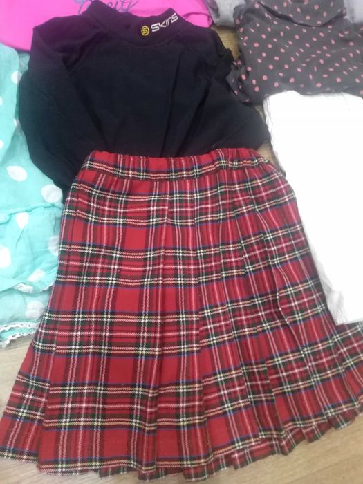 Paczka ubranek 122 sukienka wizytowa, bolerko, spódniczka itd