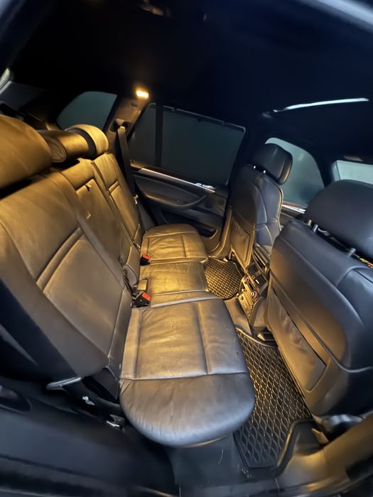 Продам BMW X5 E70, на максимальній комплектації.