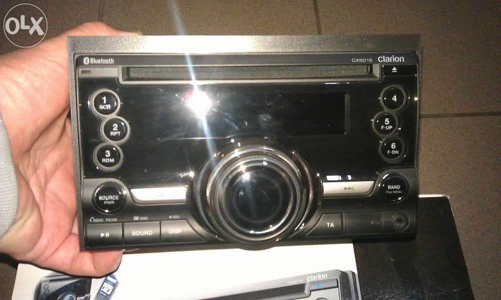 Автомагнитола 2-DIN новая Clarion CX501E с функцией Bluetooth