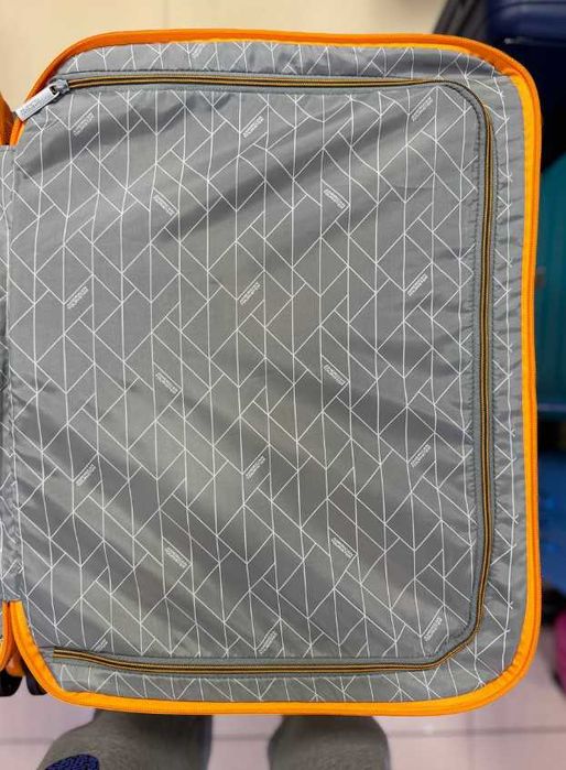 Валіза American Tourister FastForward ручна поклажа 55 х 40 х 20/23 см