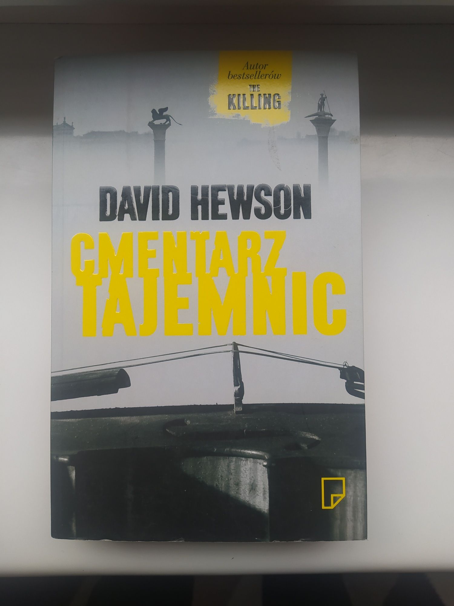 David Hewson Cmentarz tajemnic - bestseller
