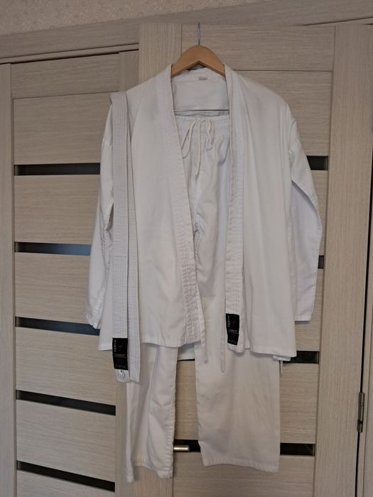 Продам Кимоно ( рост 160)