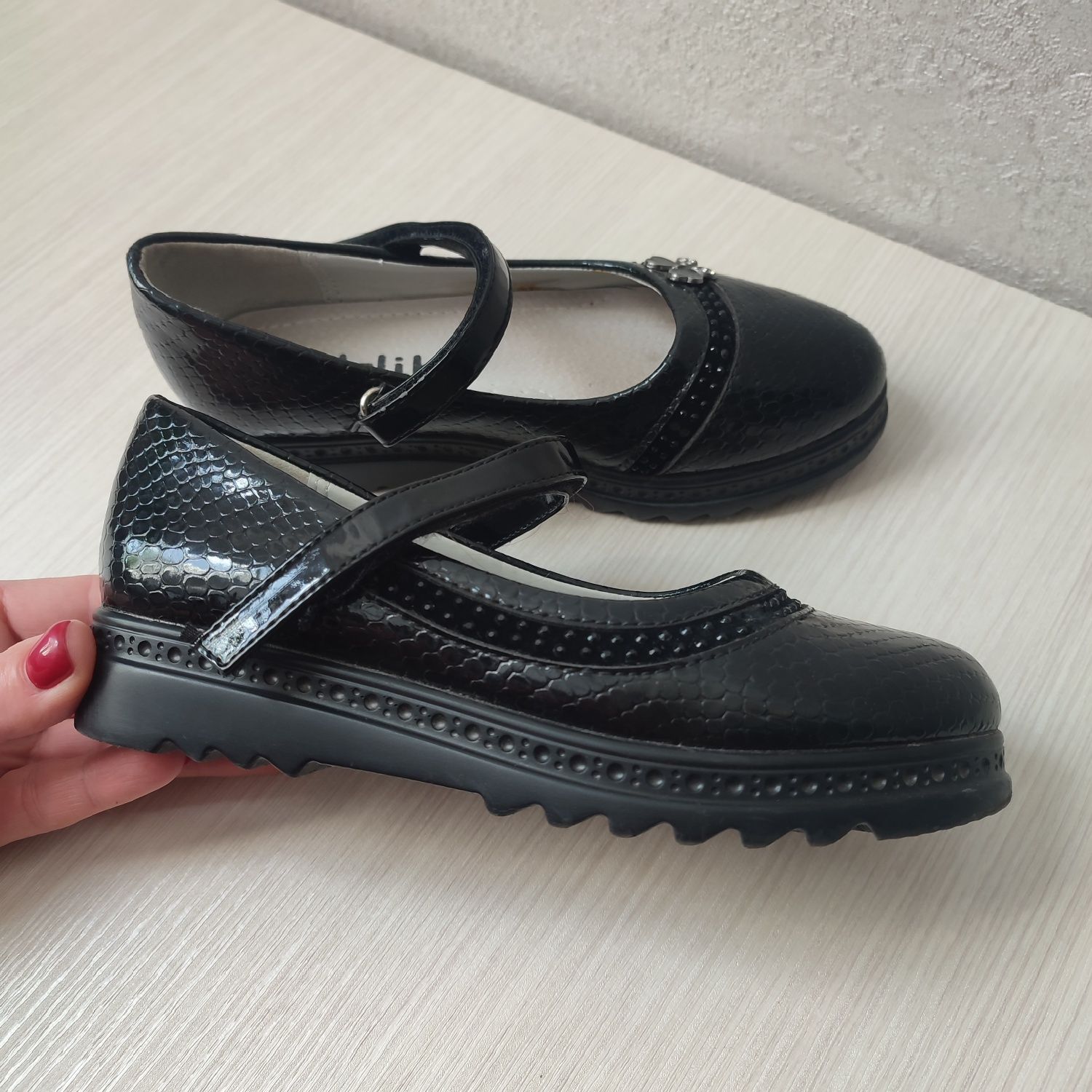 Туфлі чорні лакові на дівчинку, 30 розмір
