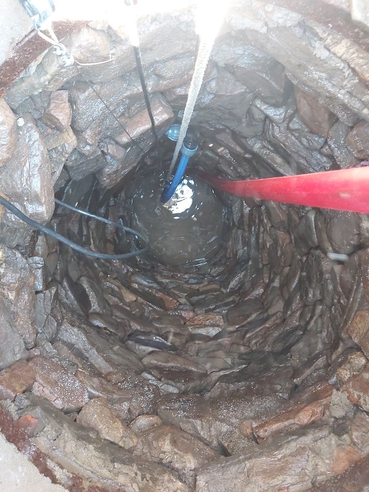 Czyszczenie odmulanie pogłebianie studni tradycyjnie kopanych z kamien