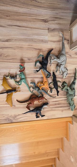 Dinozaury zabawki